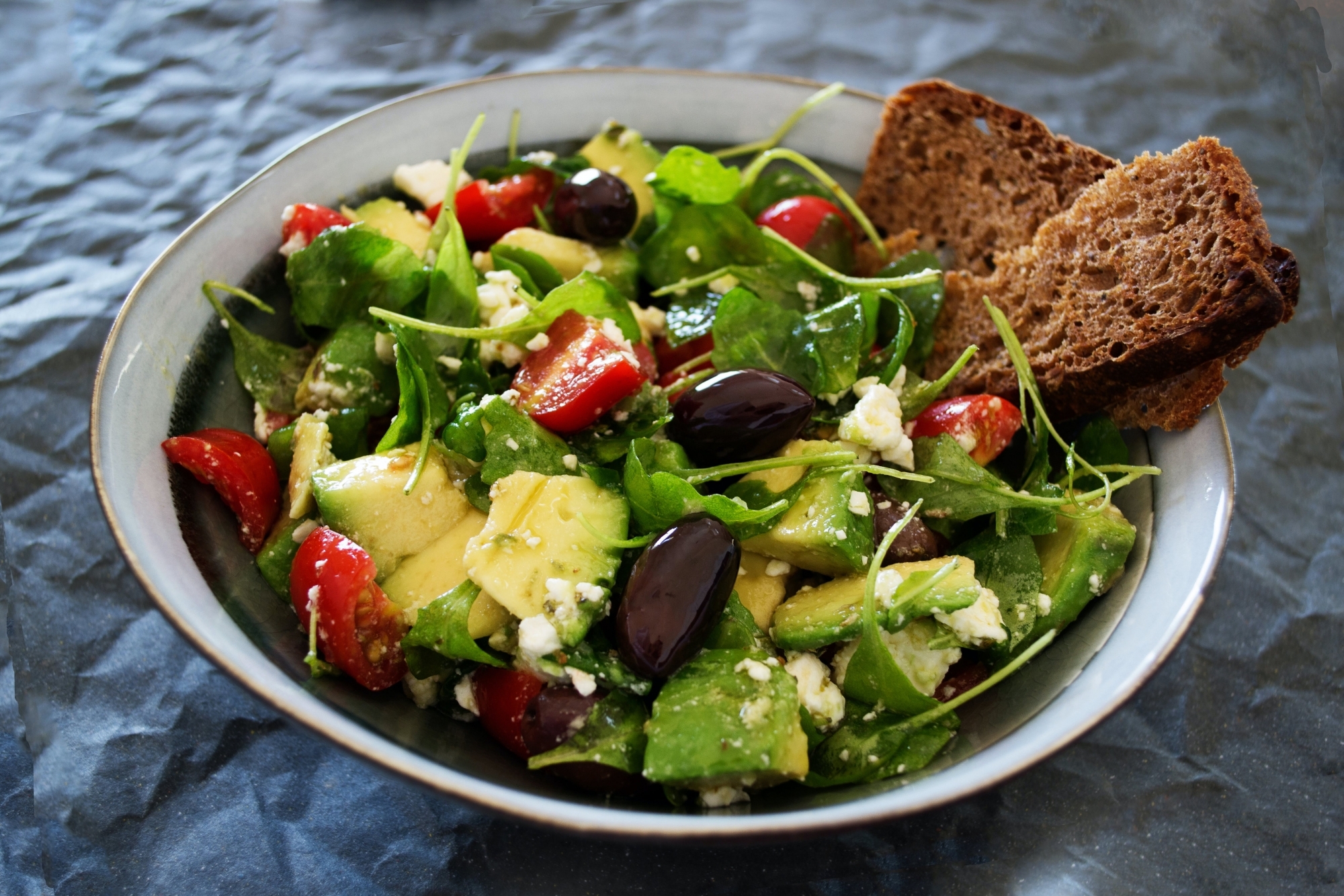 Pesto Soslu Salata